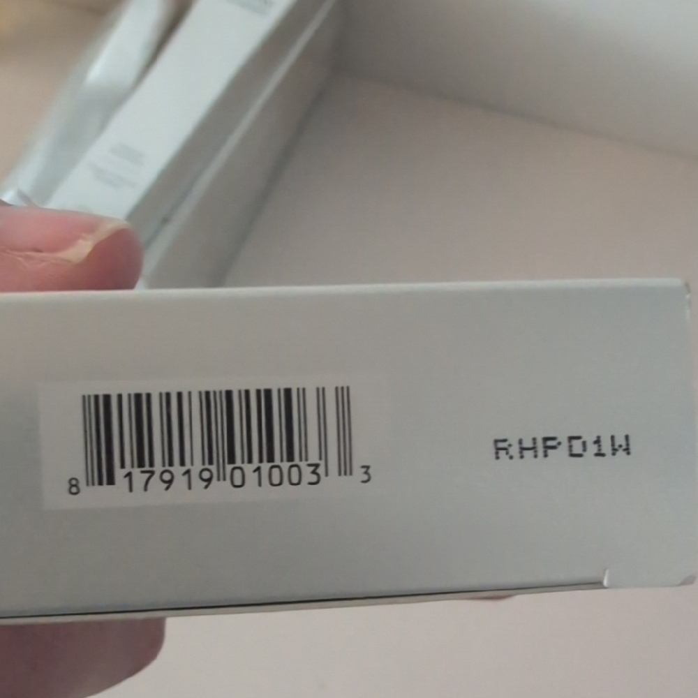 IT Cosmetics Foundation Box - Picture 8 of 8
